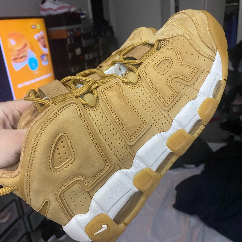 Nike Air More Uptempo in Tan and White